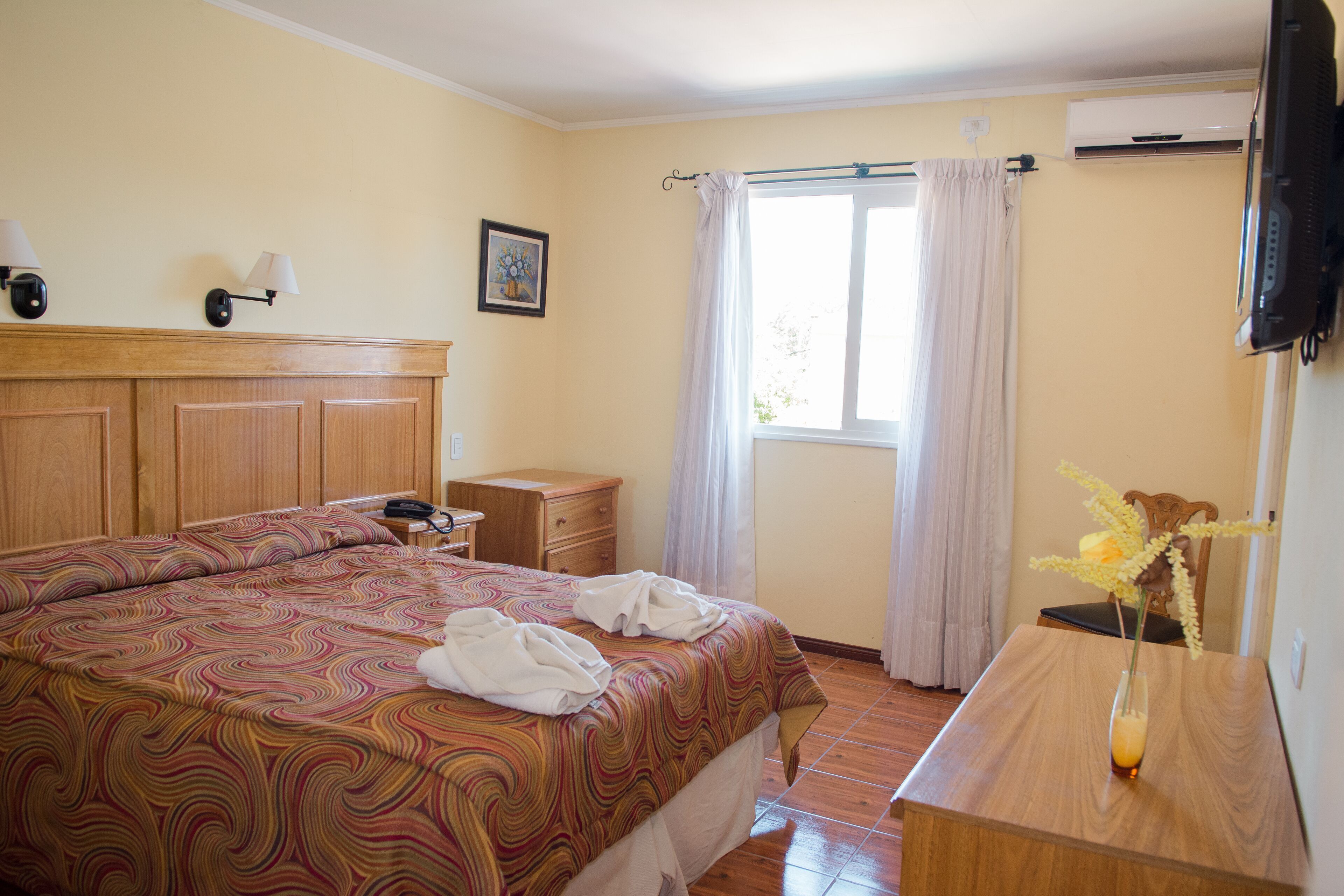 Caja de seguridad en la habitación, wifi gratis y ropa de cama 