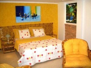 Camas com colchões pillow-top, frigobar