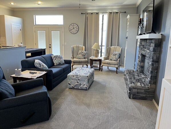 Téléviseur connecté, foyer, livres