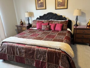 4 chambres, fer et planche à repasser, lit de bébé portatif