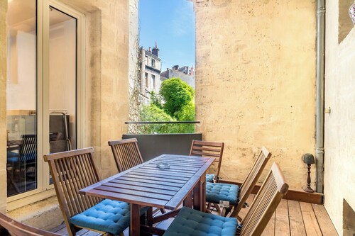 Exceptional and modern flat at the gates of the Jardin Public for 6