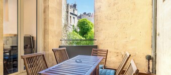 Exceptional and modern flat at the gates of the Jardin Public for 6