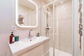 Dutxa, assecador de cabells i tovalloles 