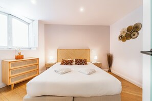 3 chambres, fer et planche à repasser, lit de bébé portatif, Wi-Fi