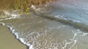 On the beach, beach towels - Charming duplex with no water shut-off (Le Gosier)