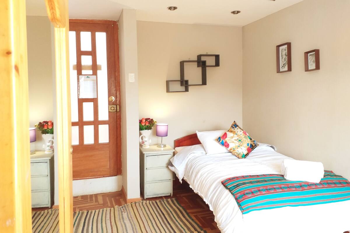 Deluxe Single Room | WiFi (free), bed sheets