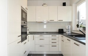 Kühlschrank, Mikrowelle, Herdplatte, Geschirrspüler