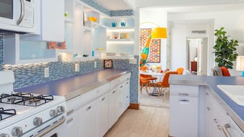 House, 3 Bedrooms | Private kitchen