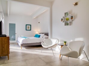 House, Multiple Beds (For The Record) | 4 bedrooms, bed sheets - For The Record (Palm Springs)