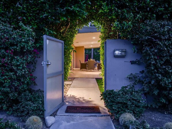 House, 3 Bedrooms | Exterior