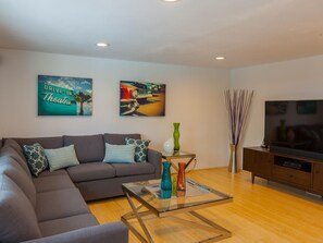 House, 3 Bedrooms | Living room