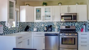 House, 4 Bedrooms | Private kitchen - Franky's Hideaway (Palm Springs)