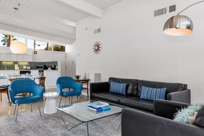 Living area - Desert Eden (Palm Springs)