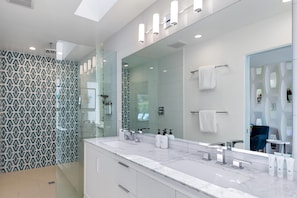 House, Multiple Beds (Alexander Sunrise) | Bathroom | Hair dryer, towels - Alexander Sunrise (Palm Springs)