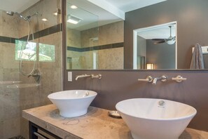 House, Multiple Beds (The Quintessential at Deepwell) | Bathroom | Hair dryer, towels, soap, shampoo