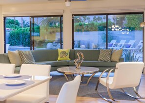 Living room - Mid-century Deluxe (Palm Springs)