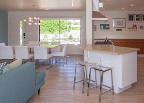 House, Multiple Beds (Mid-Century Deluxe) | Dining