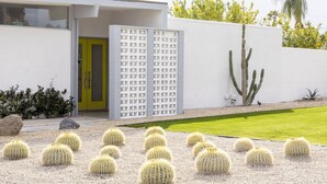 House, 3 Bedrooms | Property grounds - Jet Set Modern (Palm Springs)