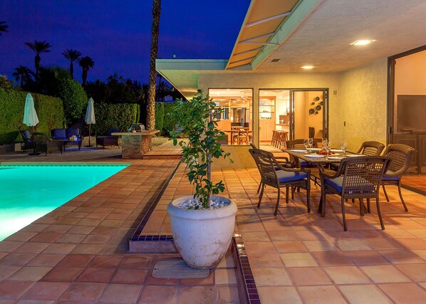 Maison, 3 chambres | Balcon