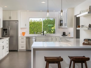 Rumah, Beberapa Tempat Tidur (Modern Marion at Twin Palms) | Dapur pribadi | Lemari es, microwave, kompor, dan mesin pencuci piring