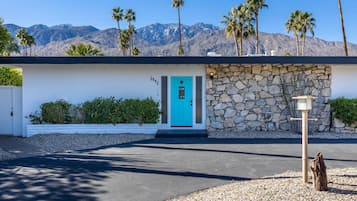 Hus, flere senger (Chi Chi House) | Eksteriør