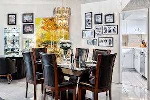 Casa, varias camas (Chi Chi House) | Restaurantes