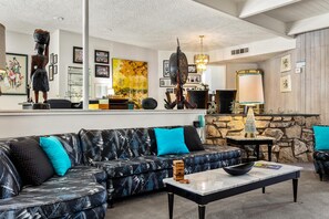 Lobby - Chi Chi House (Palm Springs)
