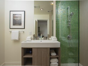 Casa, 2 habitaciones | Baño | Toallas 