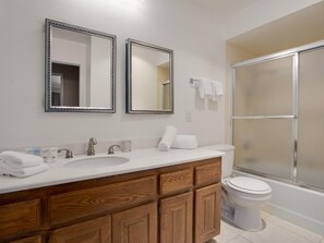 Condo, 1 Bedroom | Bathroom | Towels