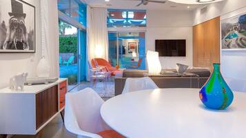 House, Multiple Beds (Glass & Steel House) | Interior