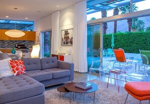 Hus - flera sängar (Glass & Steel House) | Vardagsrum | Tv