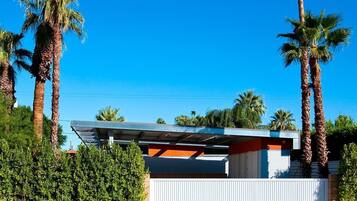 House, Multiple Beds (Glass & Steel House) | Property grounds