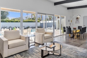 Hus - flera sängar (Happy Hour) | Interiör