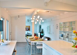 Maison, 3 chambres | Restauration