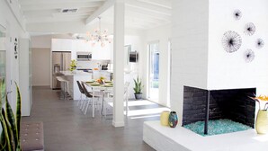 Living room - Run to the Sun (Palm Springs)