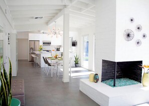 House, 3 Bedrooms | Living room