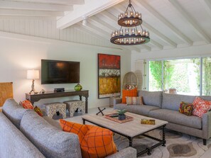 House, 4 Bedrooms | Living room