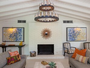 House, 4 Bedrooms | Living room