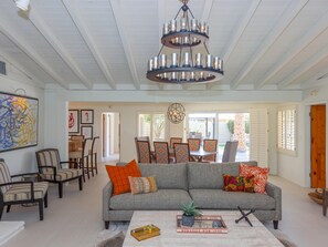 House, 4 Bedrooms | Living room