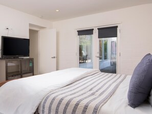 House, Multiple Beds (Shag Lover)