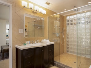 Bathroom - The Eight-thirty at Tahquitz River Estates (Palm Springs)