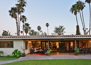 A house with a patio, outdoor seating, and palm trees. - Zen Dreams (Palm Springs)