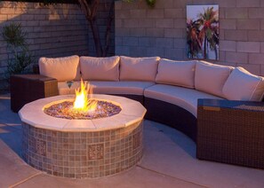 House, 2 Bedrooms | Balcony