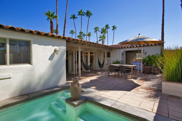 House, 2 Bedrooms | Exterior