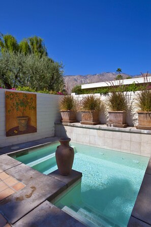 House, 2 Bedrooms | Pool