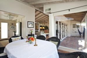 House, 2 Bedrooms | Private kitchen