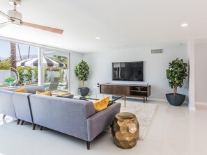 House, 4 Bedrooms | Living room