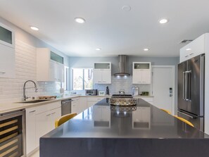 House, 4 Bedrooms | Private kitchen