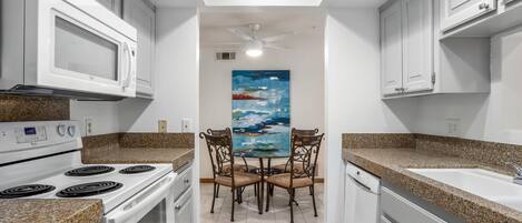 Condo, 1 King Bed (Downtown Winner at Plaza Villas) | Private kitchen