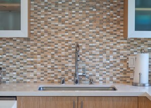 House, 3 Bedrooms | Private kitchen